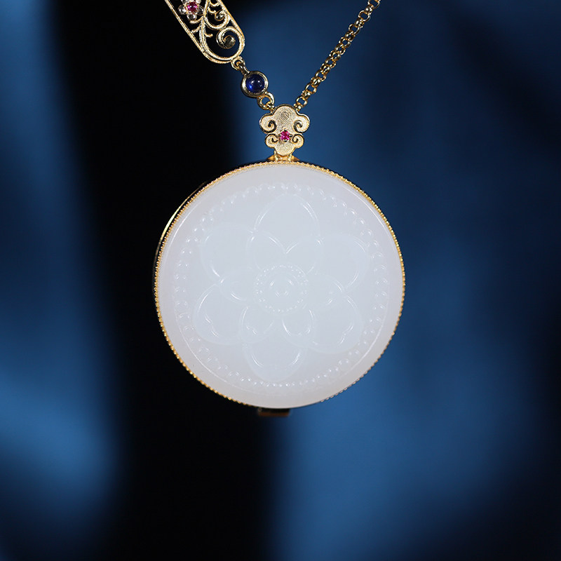 新疆和田玉羊脂白玉籽料金镶玉18k金花圆饼镂空香囊吊坠苏工女祥