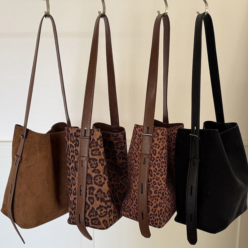 韩国小众INS麂皮绒面复古豹纹包