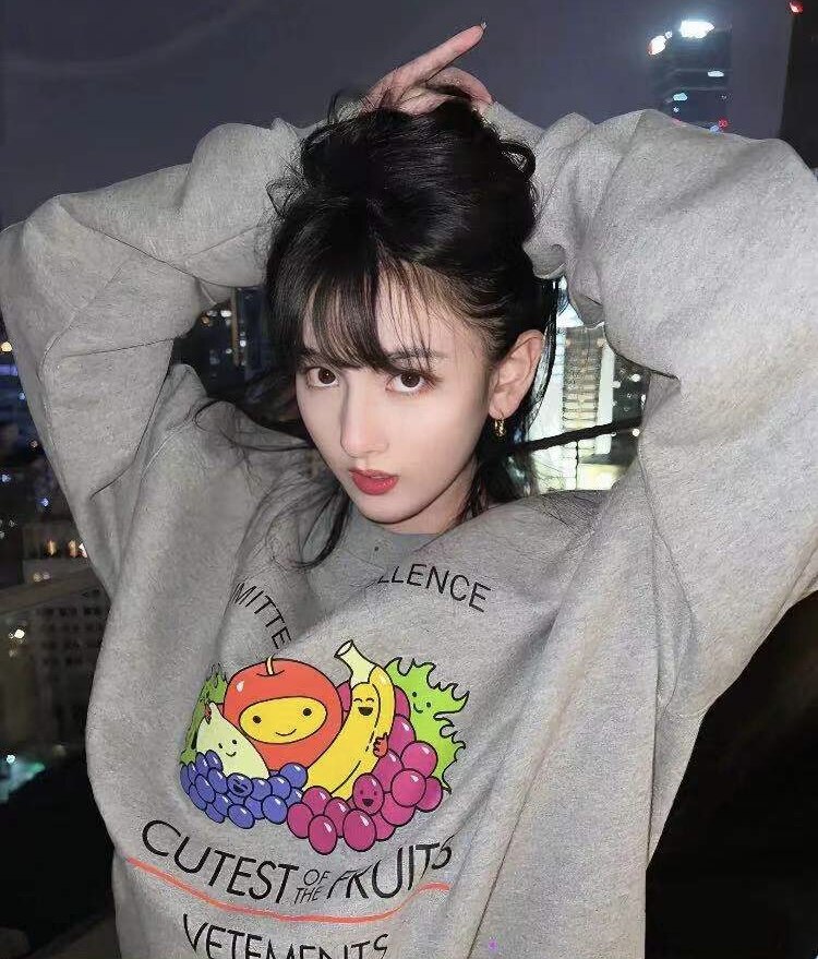 宋祖儿同款水果印花圆领卫衣女秋冬新款长袖上衣
