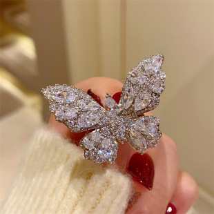 超闪精致锆石蝴蝶胸针气质时尚 新款 防走光领针扣高档满钻外套别针