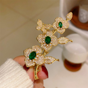 苏富比法式复古高级感红刚玉花朵梅枝精致胸针胸花优雅祖母绿别针