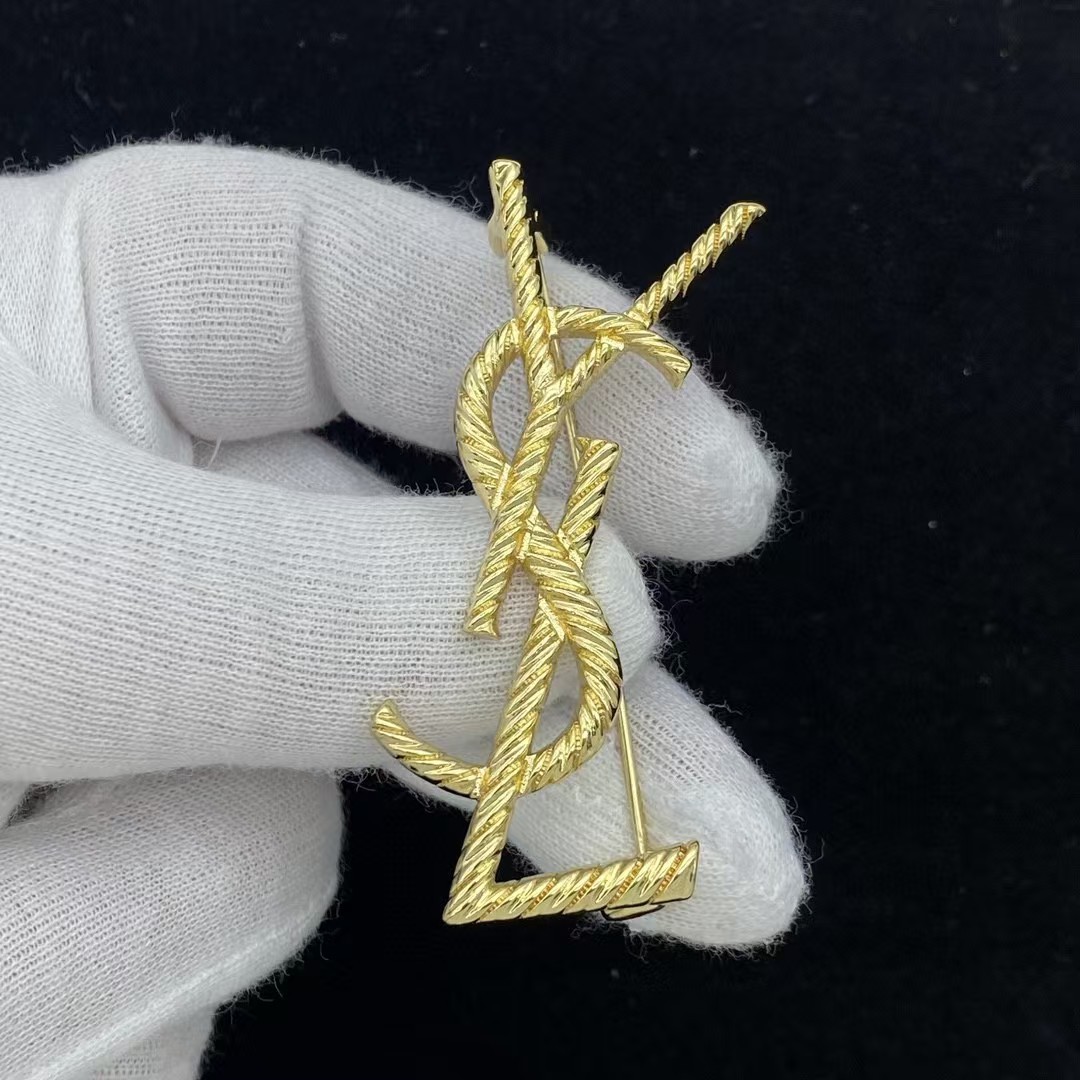 字母胸针高档女设计感小众西装