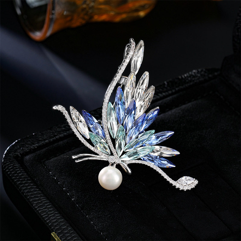 蝴蝶胸针女轻奢淡水珍珠配饰别针