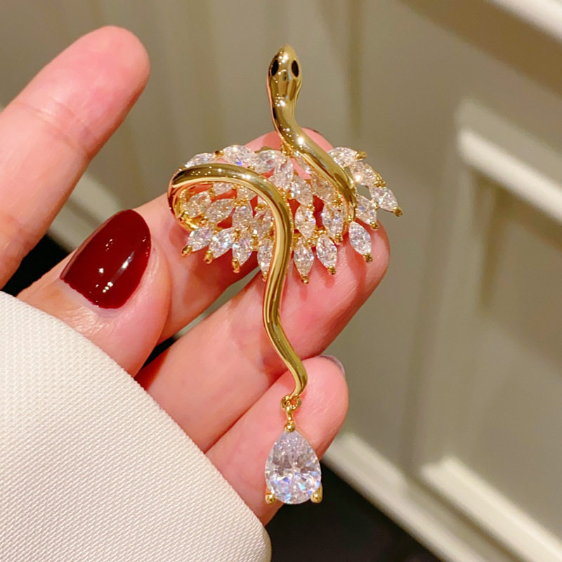 翅膀灵蛇胸针女本命年胸花别针