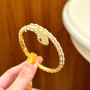 珐琅彩黄金色白蛇沙金戒指女戒古法新中式蛇年本命年新年蛇形手镯