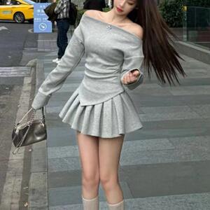 2025春季新款法式纯欲性感一字肩收腰卫衣+百褶半身裙洋气两件套