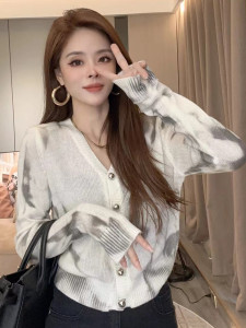 欧洲站2023秋冬新款韩版时尚洋气针织上衣女高级感晕染百搭打底衫