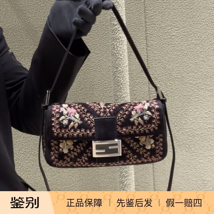 黑色麂皮绒面反皮手提单肩包 刺绣 绣花女包 Fendi芬迪2026秋款