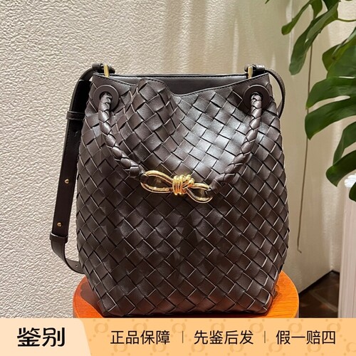 BV编织女包水桶包巧克力深棕色 Bottega Veneta葆蝶家2026春款