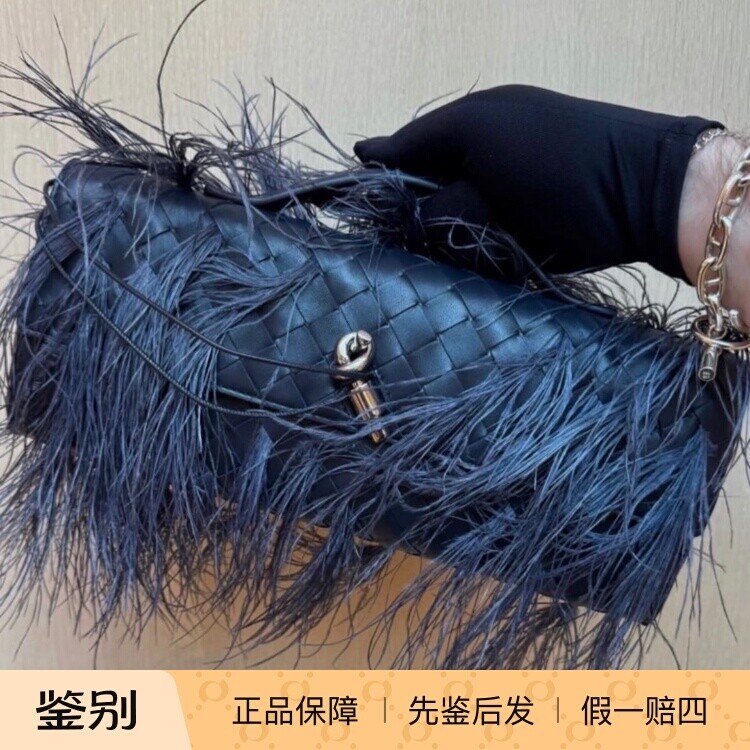 BV新款女包 羽毛装饰编织包 手拿包 Bottega Veneta葆蝶家2026款