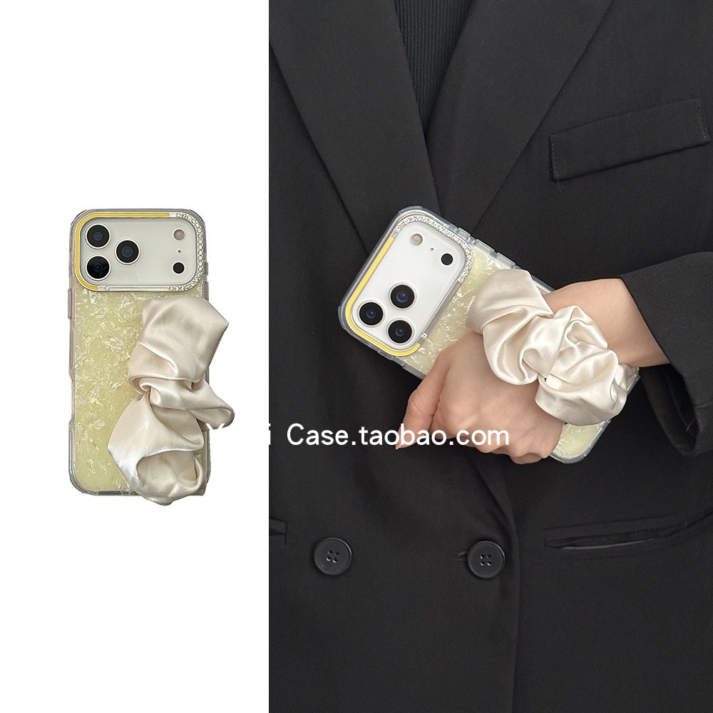 小众韩系高级感奶白气质丝巾手腕带16promax适用苹果17promax手机壳iphone13鎏金彩贝15pro简约17/14保护套