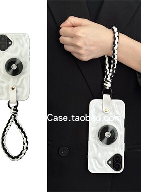 简约亮面白色褶皱水波纹带支架16promax适用苹果15promax手机壳iphone13便携手腕绳15pro全包14保护16套