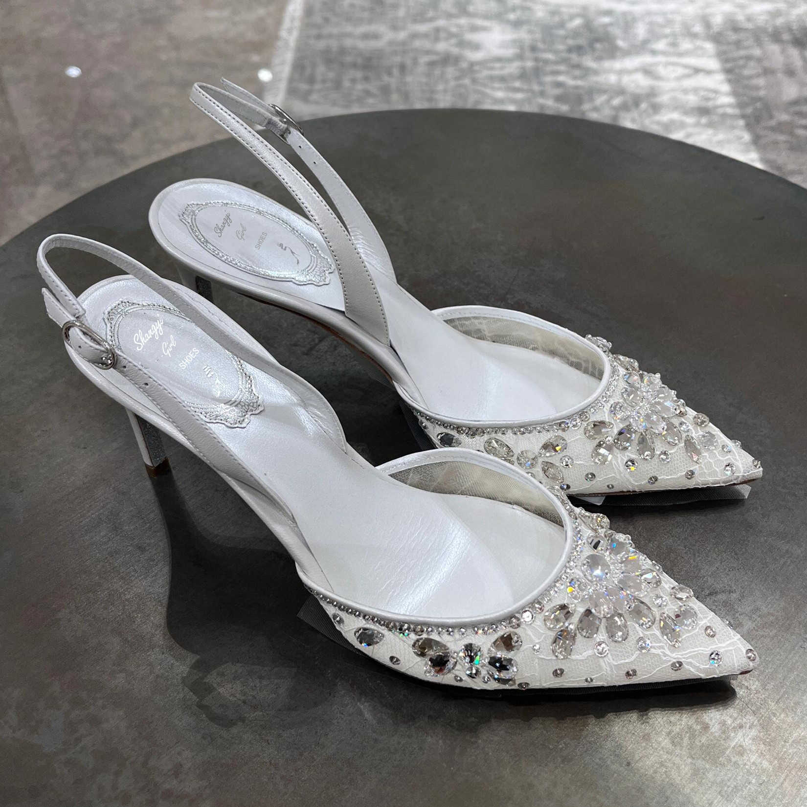 2025夏季新款水钻尖头凉鞋细跟高跟鞋女包头一字扣宴会鞋水晶气质