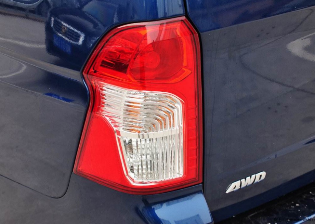 双龙爱腾皮卡尾灯原厂运动版