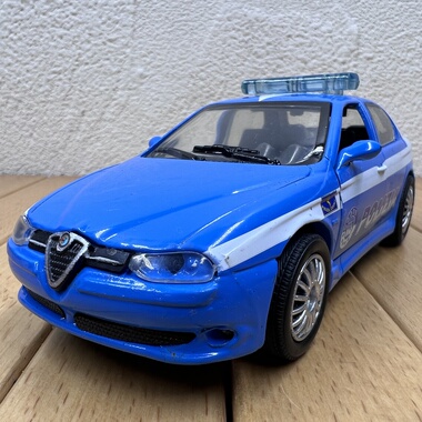 1:32阿尔法罗密欧2002款156 GTA警车合金模型摆件