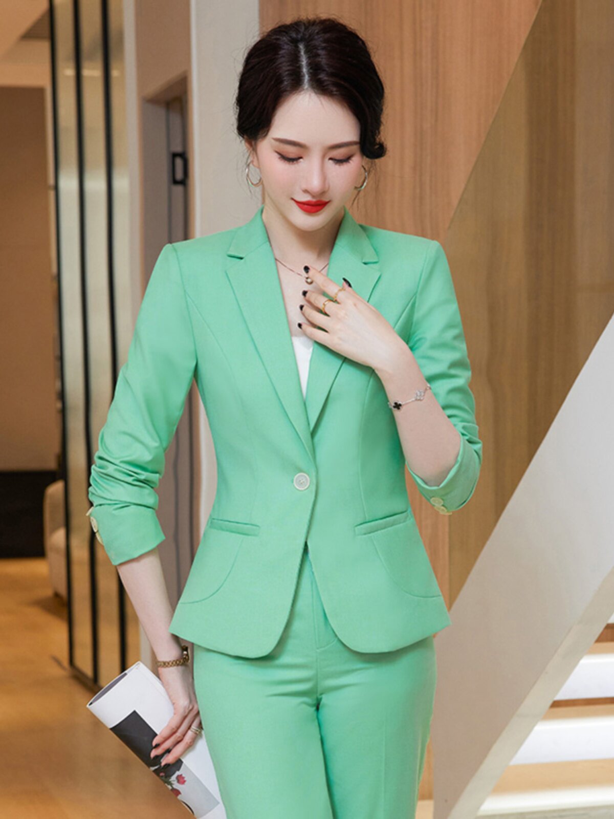 SPRING AND AUTUMN KOREAN VERSION OF THE NEW SLIM SUIT WOMENS JACKET SHORT SUIT LONG-SLEEVED TEMPERAMENT CASUAL ONE-BUTTON TOP