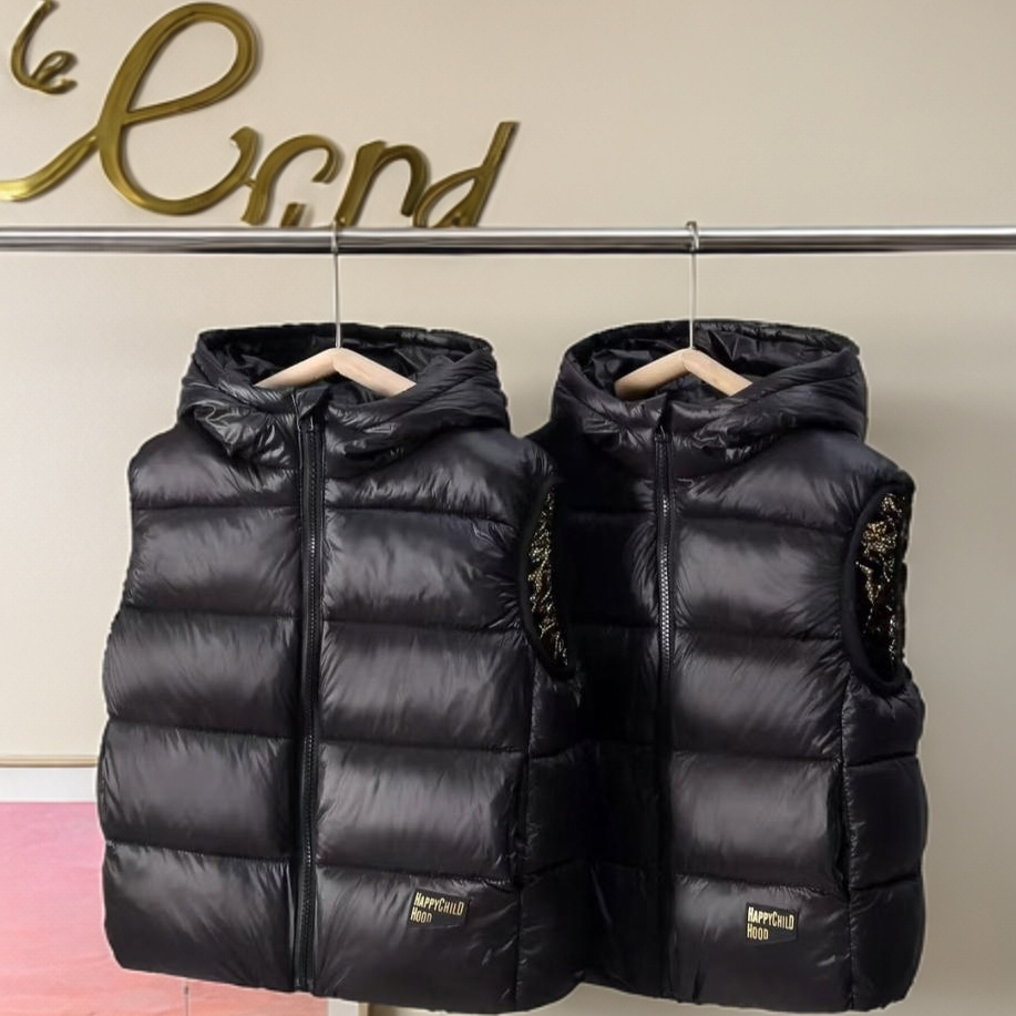 045黑金连帽羽绒马甲