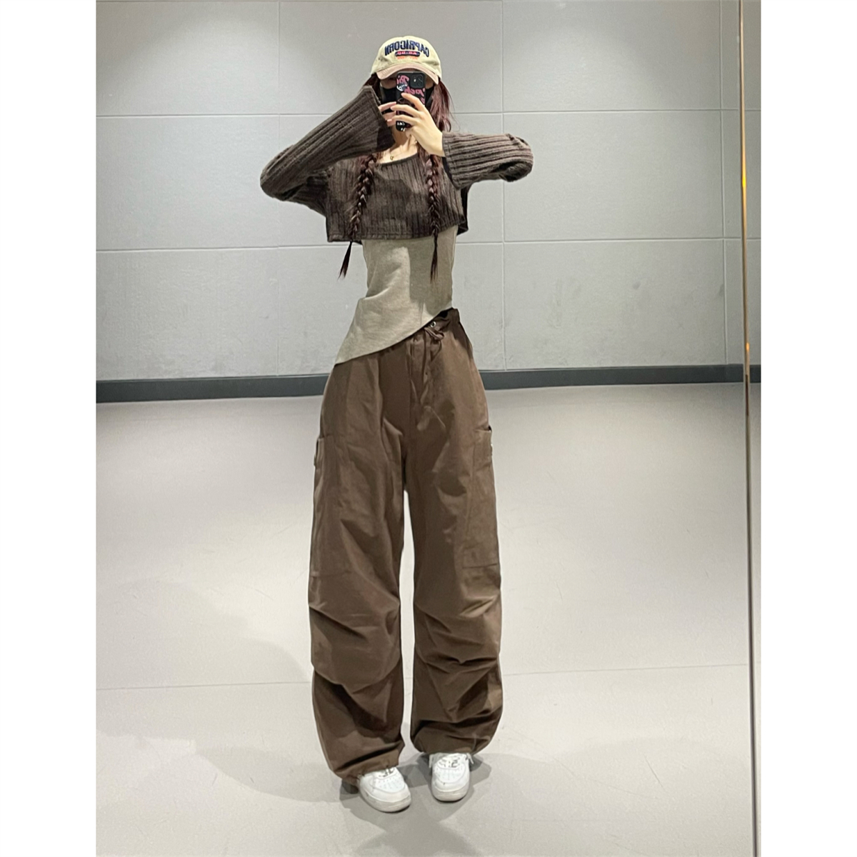 林小花 跳舞衣服套装女半截叠穿短罩衫+复古咖色抽绳工装裤长裤子