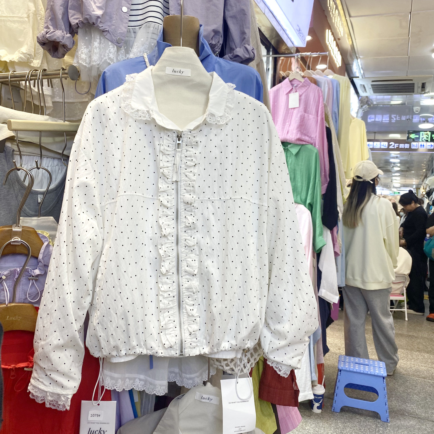 2025春季新款法式高级感复古小清新波点撞色木耳花边设计感短外套
