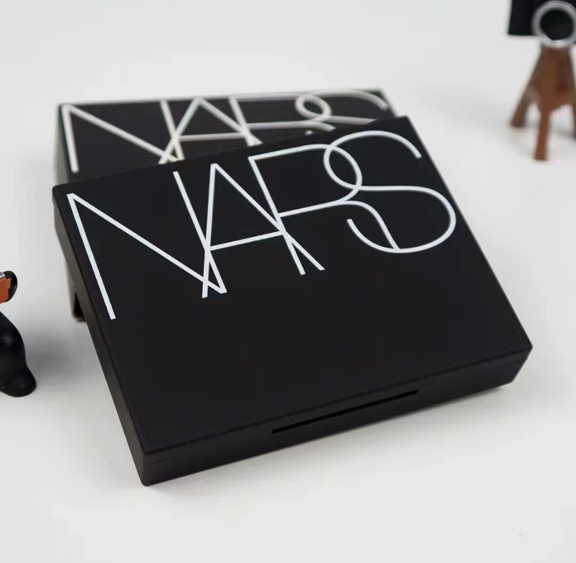 纳斯nars蜜粉饼裸光控油透明大白饼定妆持久提亮遮瑕10g