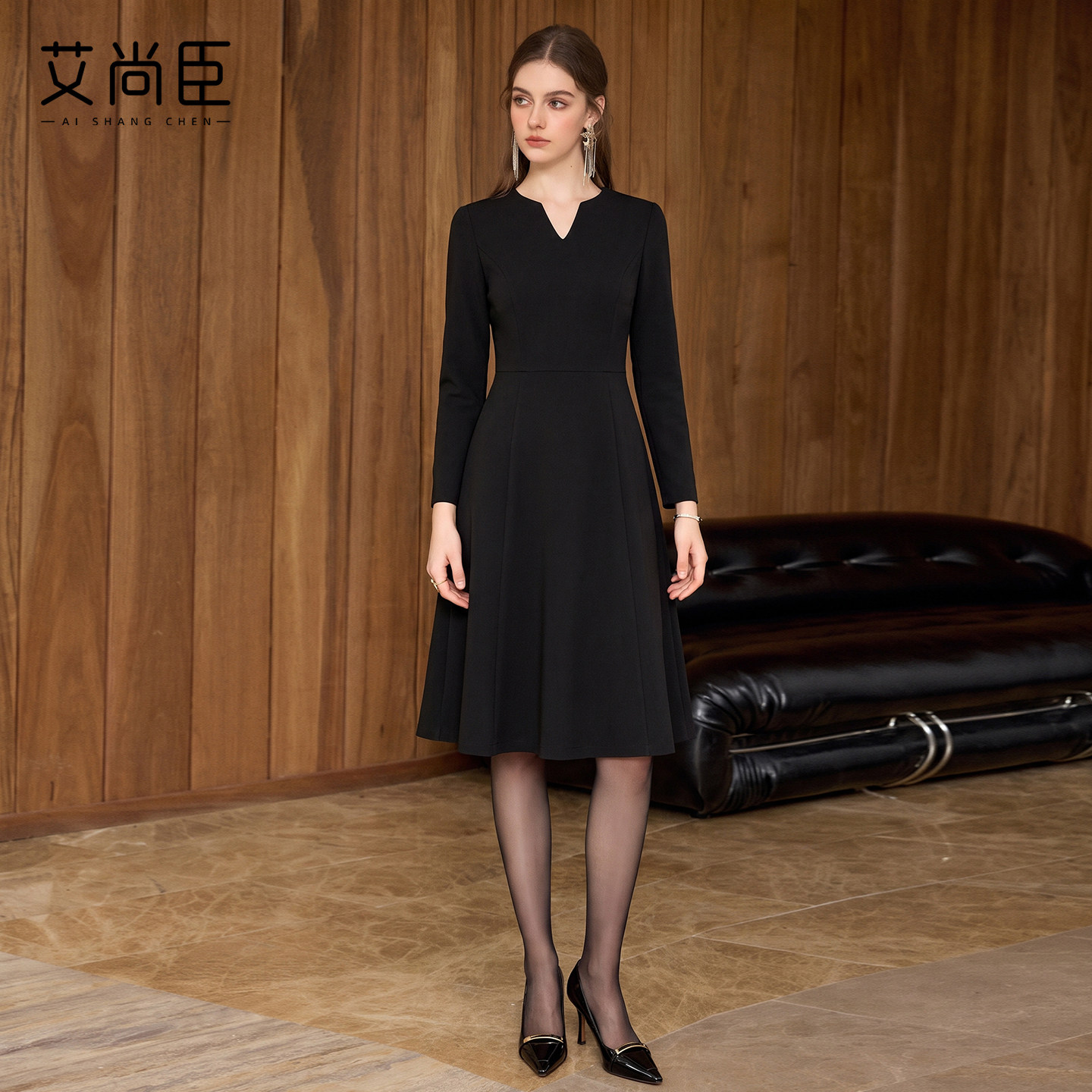 艾尚臣赫本风黑色V领连衣裙女士长袖收腰大摆裙轻熟优雅风气质裙