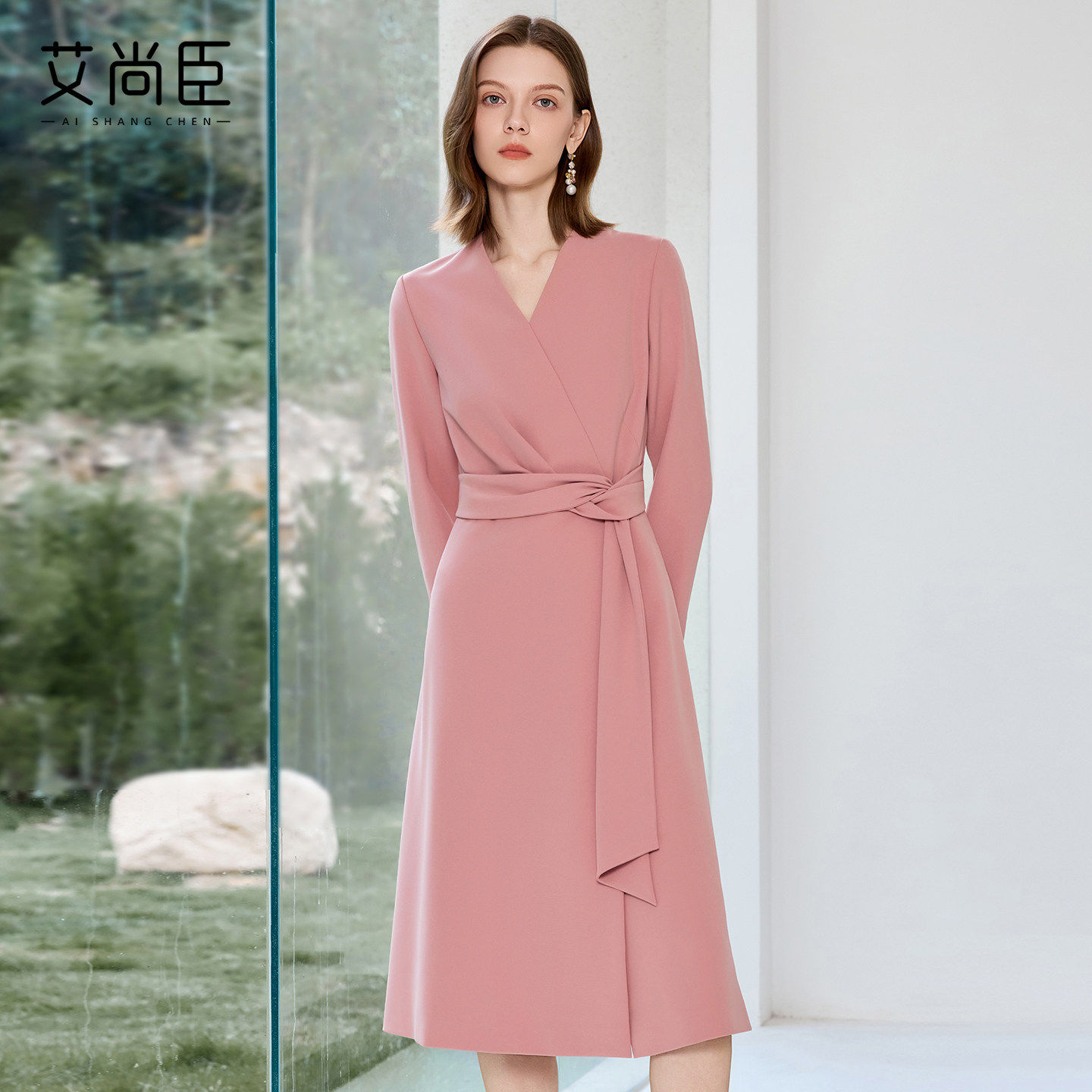 艾尚臣【樱粉织梦】V领收腰连衣裙女秋季新款轻奢女神范通勤长裙