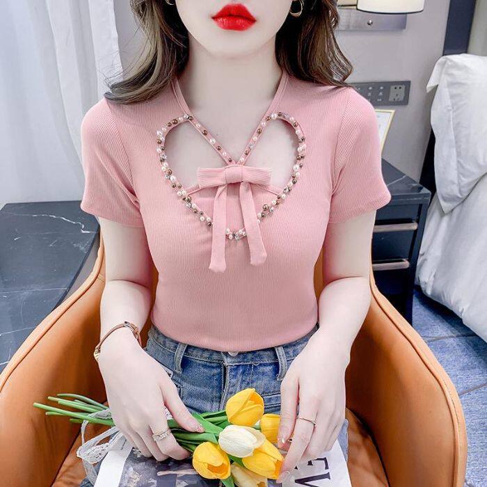 V领爱心镂空粉色短袖t恤女夏季欧货设计感小众修身型钉珠短款上衣
