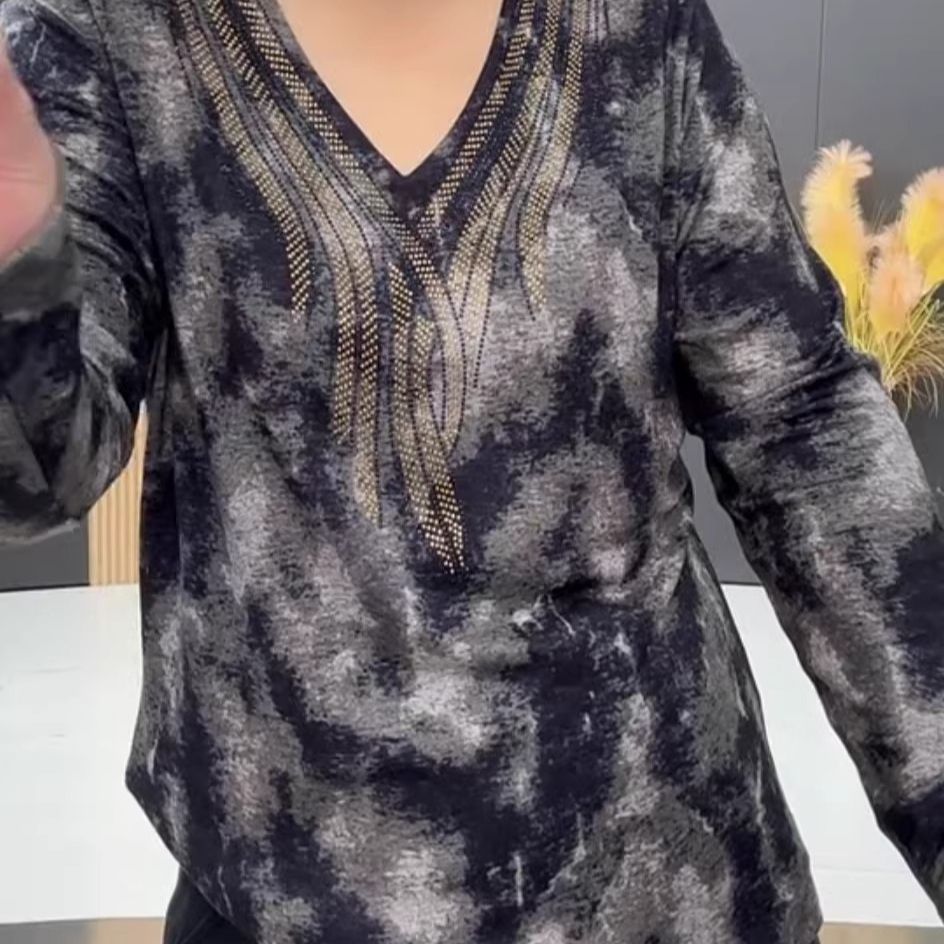 秋冬新款V领烫钻长袖时尚扎染印花气质减龄大码女装上衣保暖T恤衫