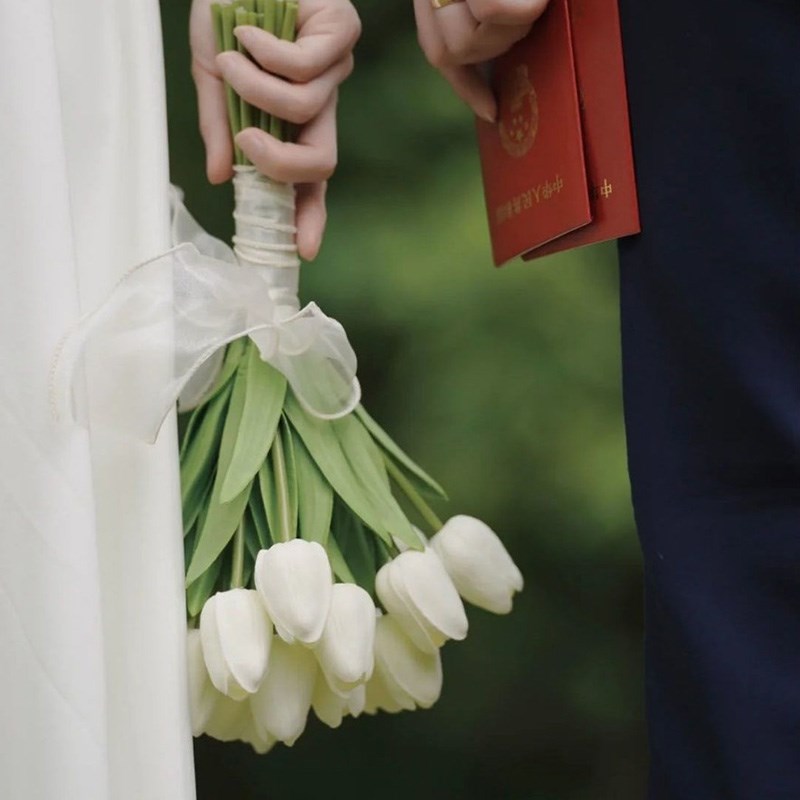 速发领证登记手捧花郁金香永生花假花仿真花束送人仪式感拍照道具