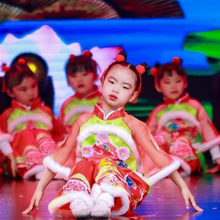 速发元旦喜庆红红的中国结演出服福娃闹新春舞蹈服表国道具灯笼中