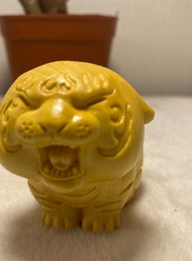 现货速发崖柏黄杨木雕老虎手把件可爱胖虎摆件男士盘玩实木生肖汽