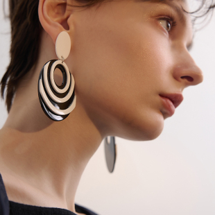 苏心长款独特个性大耳环夸张黑白椭圆耳针时尚网红耳坠韩国气质