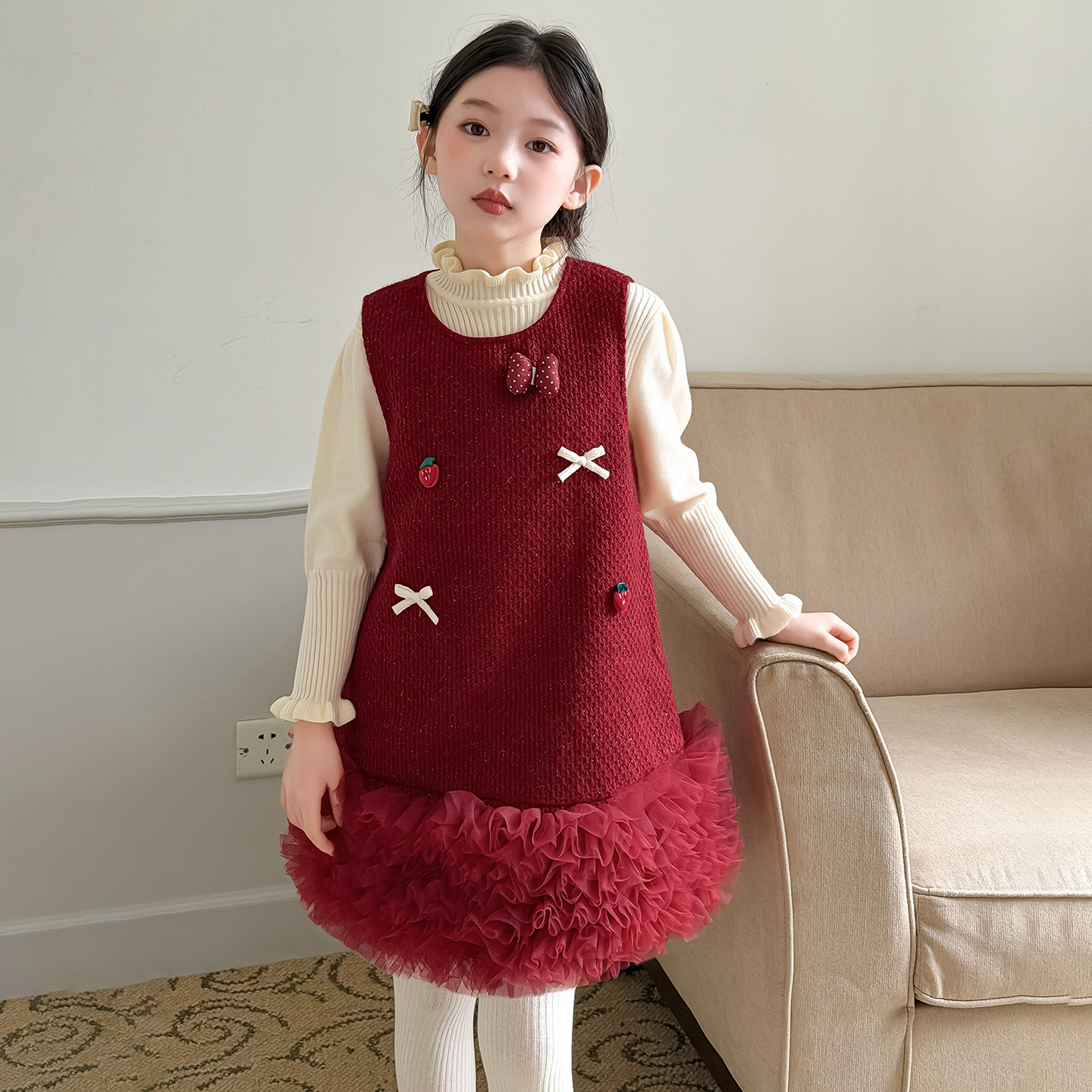 甜美风女童草莓蝴蝶结背心裙套装