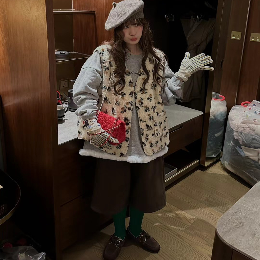 可爱猫咪印花拼接毛茸底边卫衣