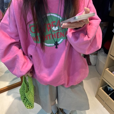 韩系做旧字母粉色套头长袖卫衣