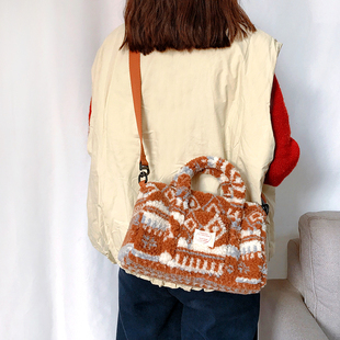 三色补丁波斯顿口袋水桶包时尚斜挎包小众设计包包文艺毛绒单肩包