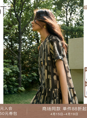 OTT【商场同款】2025夏新品满幅图案圆领连衣裙女时髦短袖通勤裙