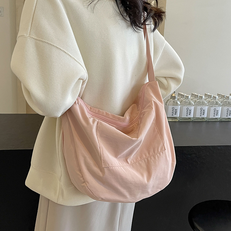 男士休闲时尚轻便纯色斜挎包韩版