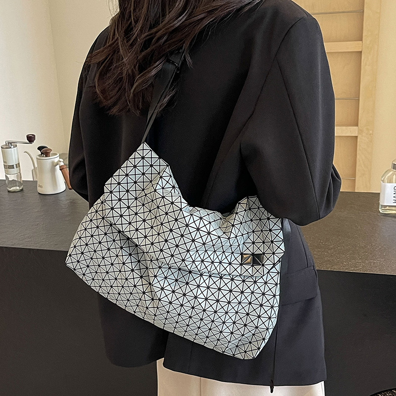 韩国时尚大容量斜挎包女士通勤包包小众ins新款单肩包学生邮差包