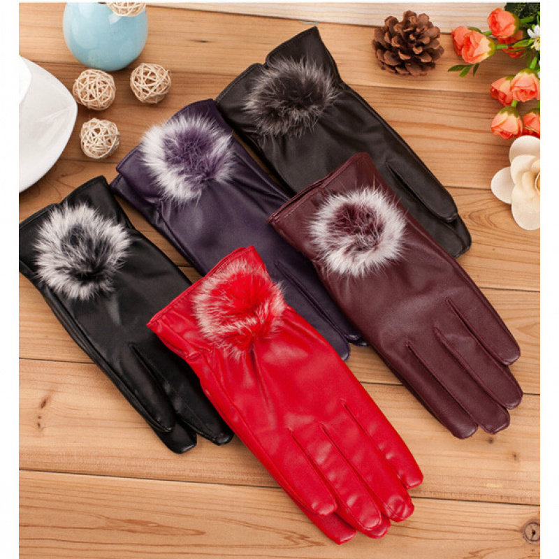 厂家优质仿绵羊皮手套女款 皮手套女式 PU皮手套女黑色兔毛球手套