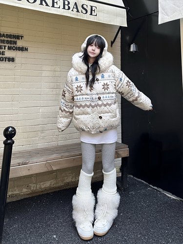 咖喱人费尔岛雪花连帽毛领短款50白鸭绒羽绒服女冬季轻薄保暖外套