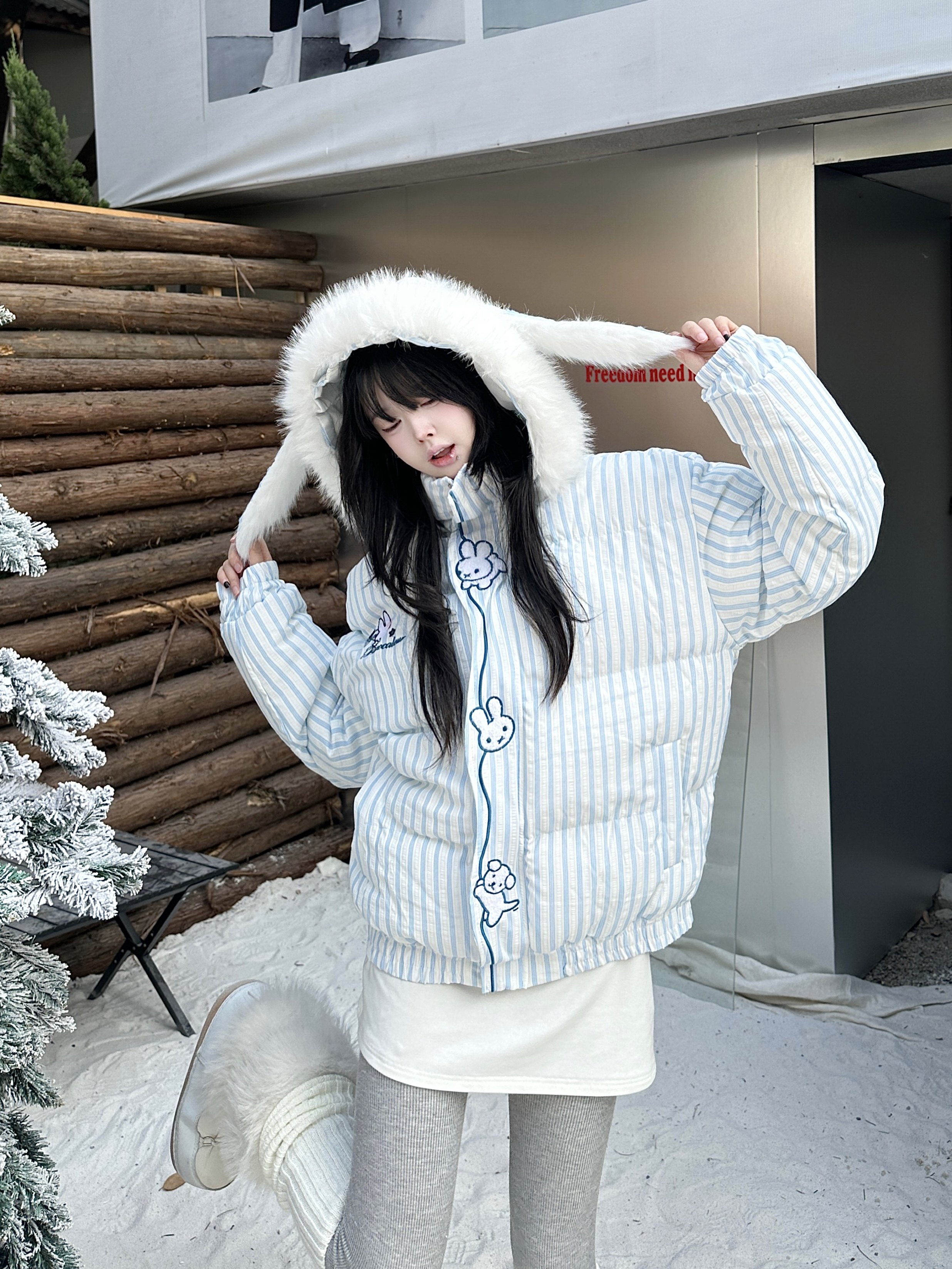 咖喱人冬季新款条纹兔耳可爱刺绣毛领连帽棉服女加厚保暖面包服