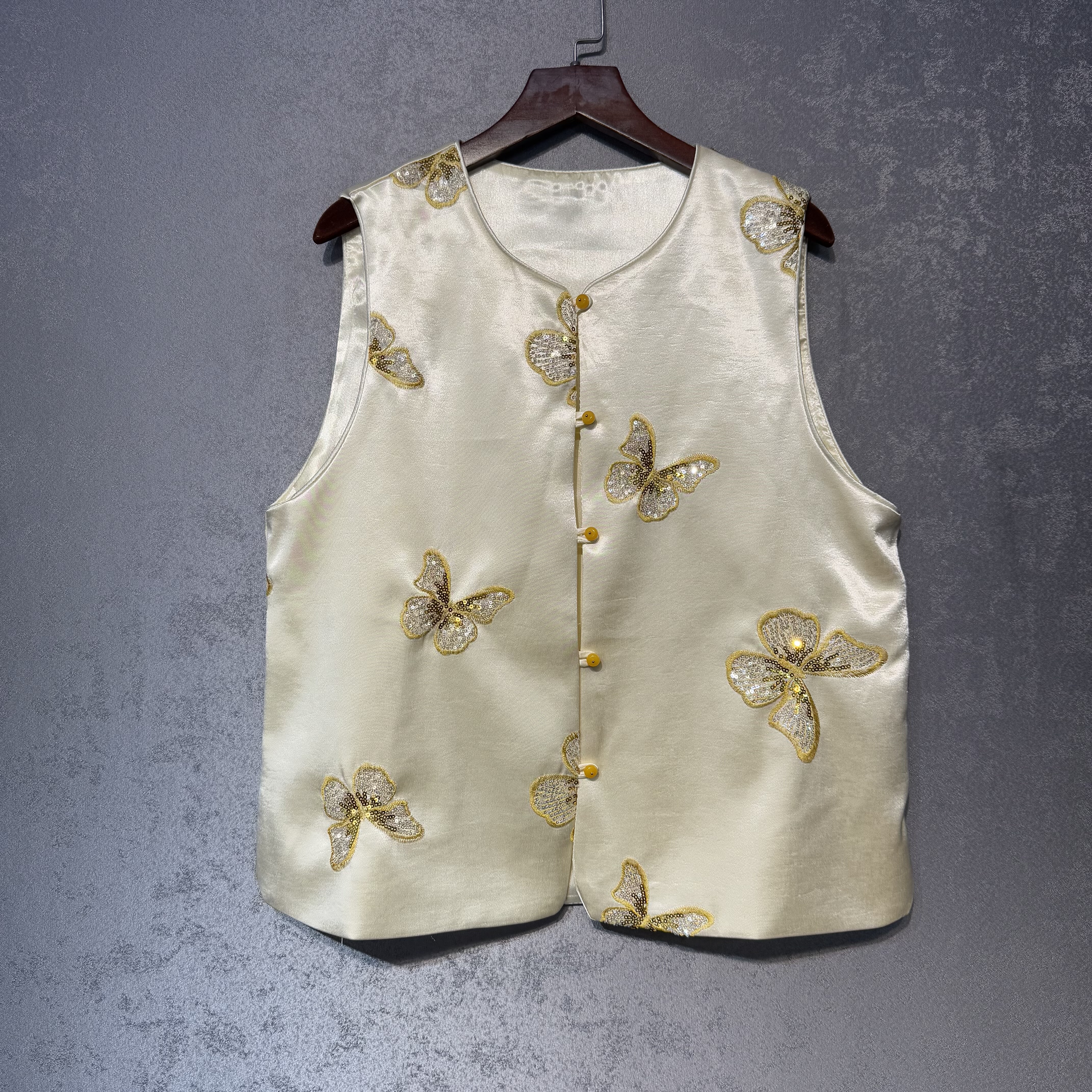 新中式国风马甲女2025秋季新款唐装无袖背心重工蝴蝶亮片刺绣马夹