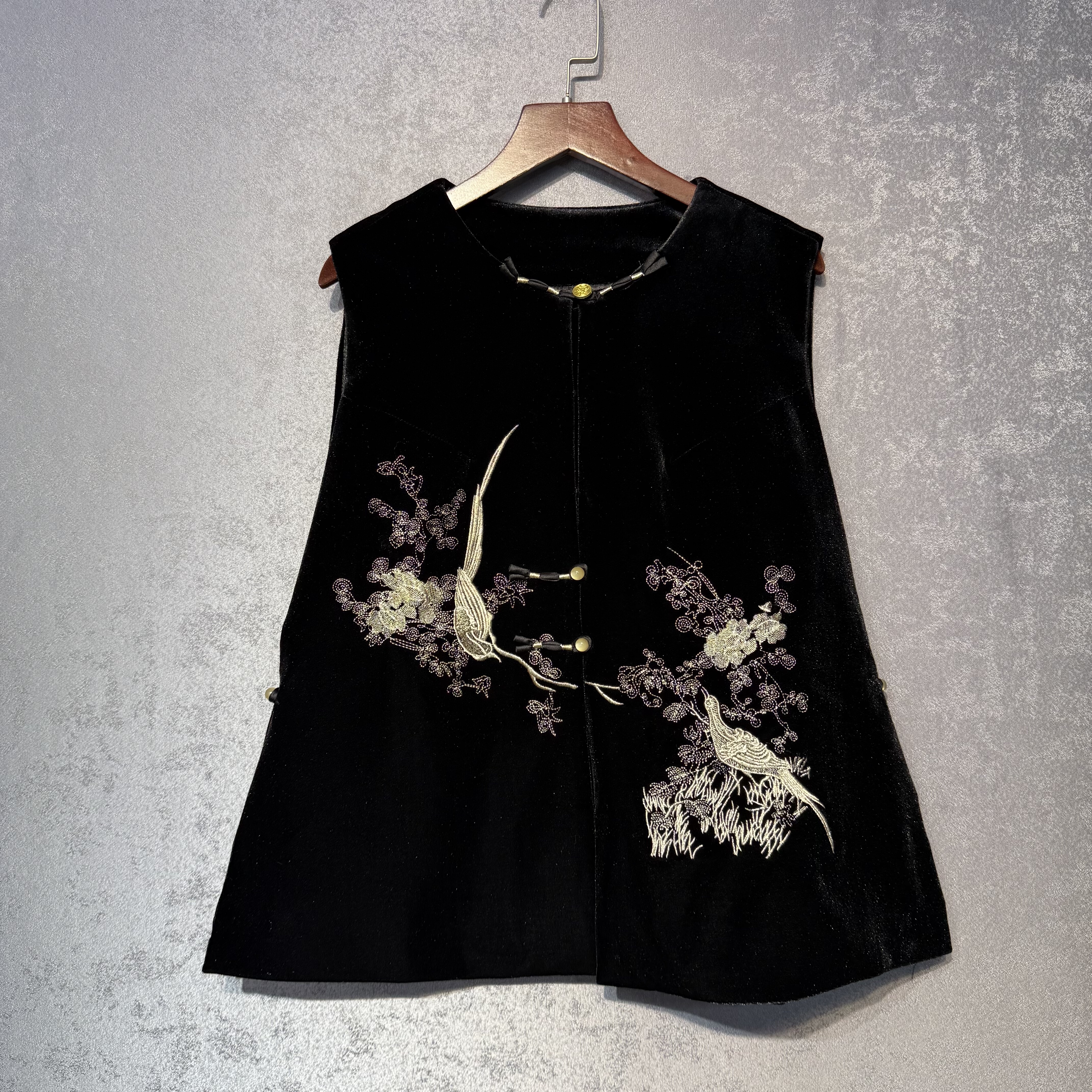 黑色丝绒刺绣新中式马甲女秋冬无袖坎肩叠穿背心国风女装2025新款