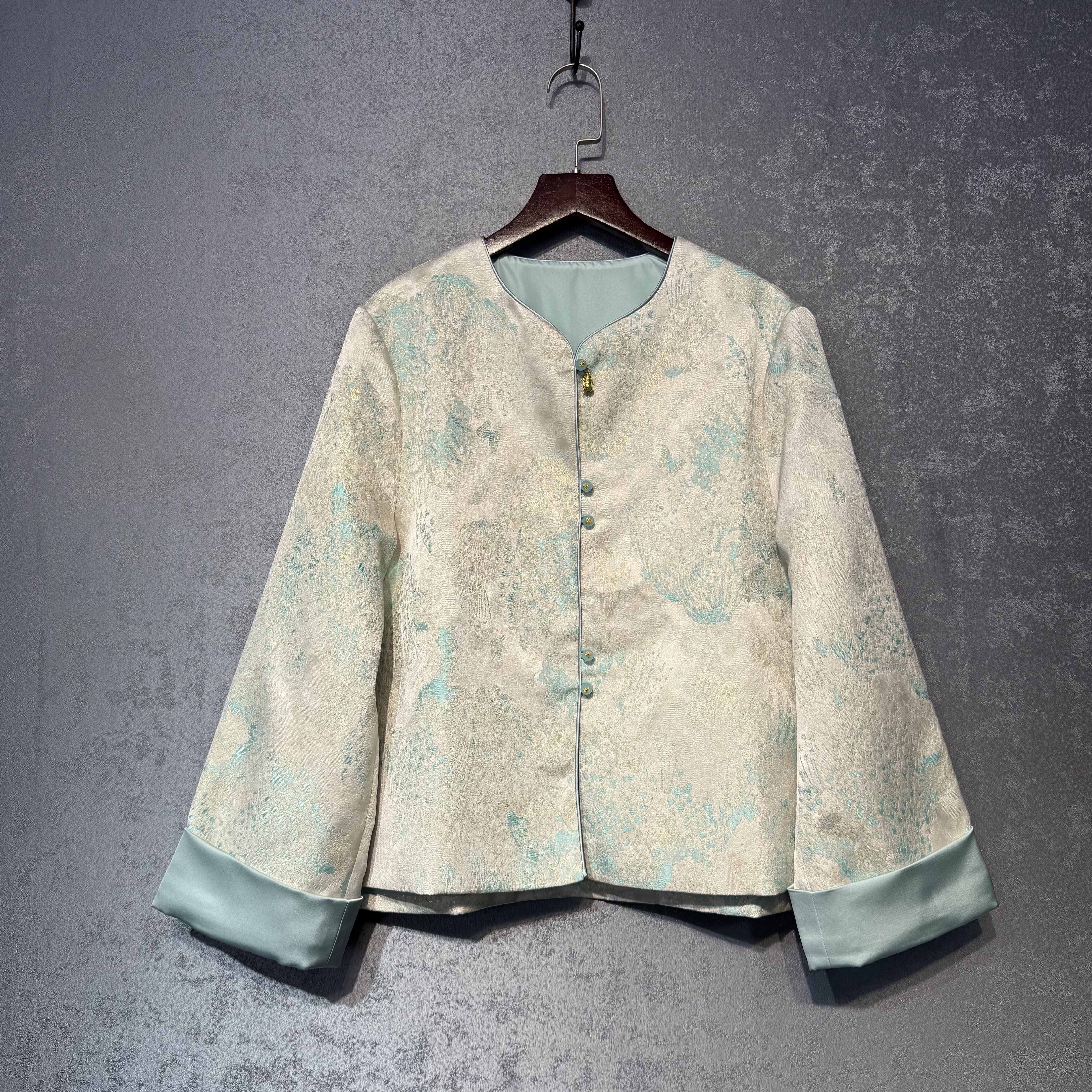 新中式国风外套女装2025秋季新款显瘦缎面提花复古独特减龄上衣