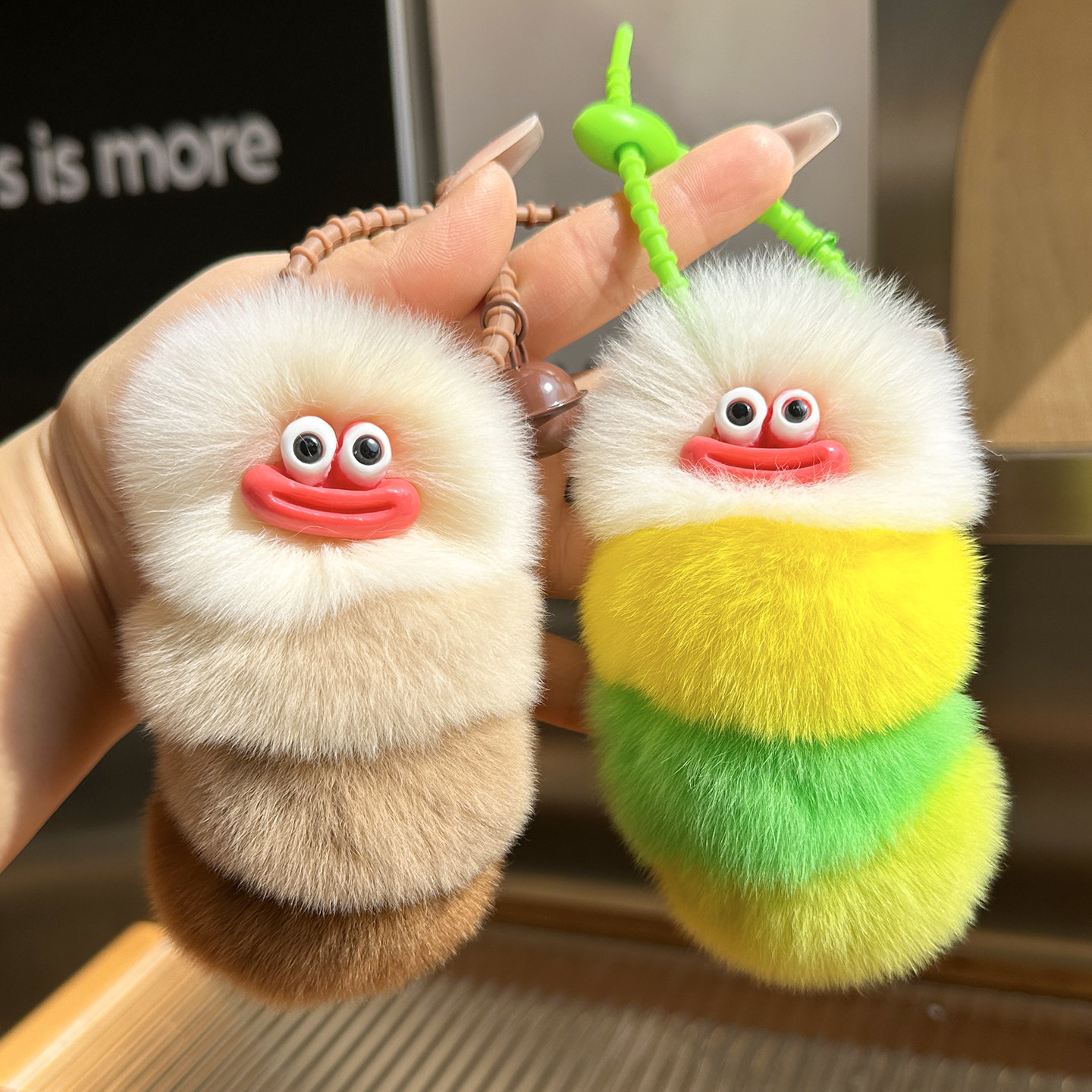 可爱丑萌獭兔毛毛毛虫钥匙扣毛绒公仔玩偶包挂件汽车挂饰ins风潮