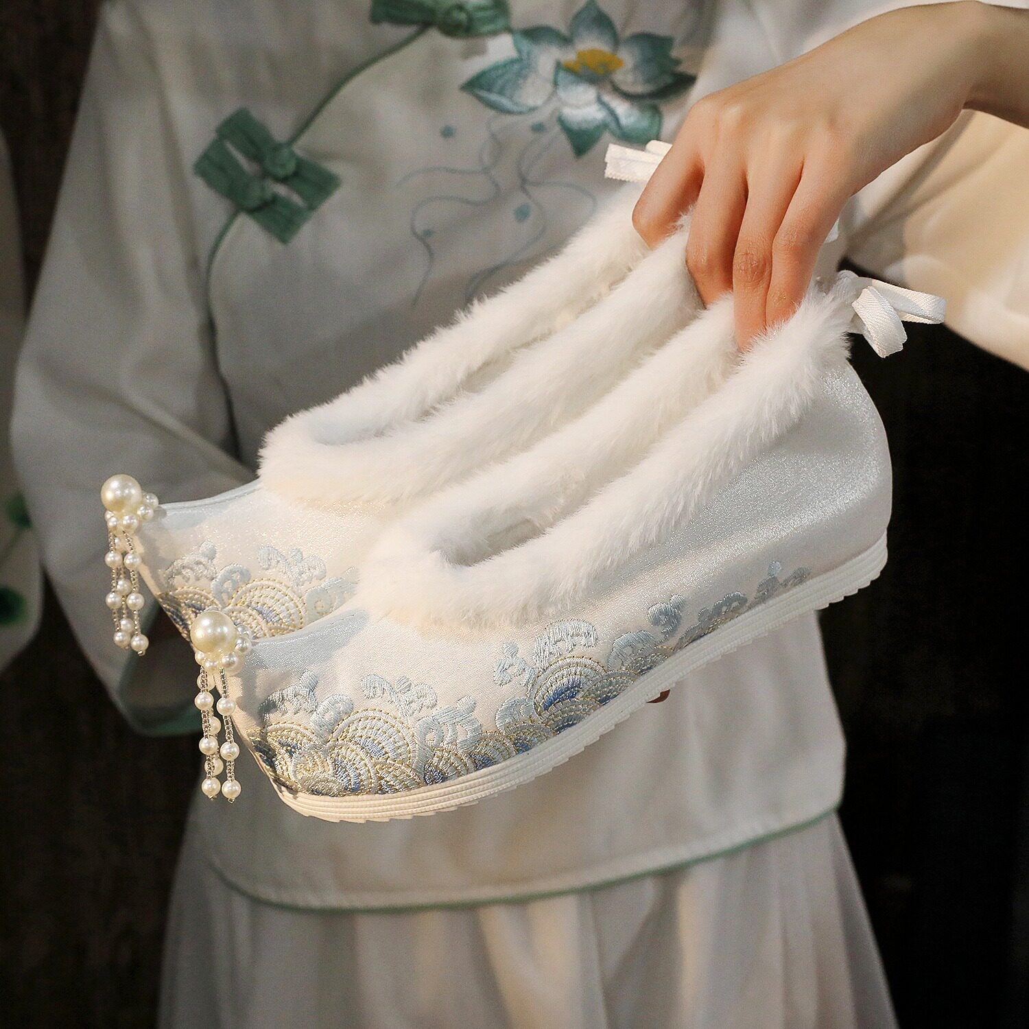 古风汉服鞋子女宋明制加绒绣花鞋
