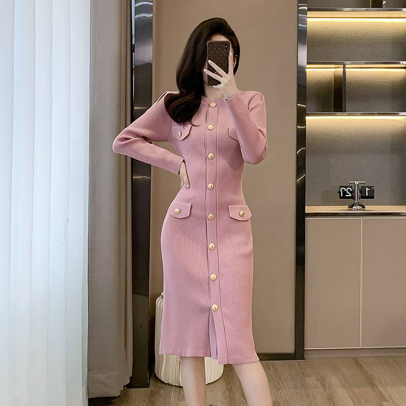 秋季时髦新款纯色圆领小香风亮丝针织连衣裙女纽扣过膝长款包臀YS