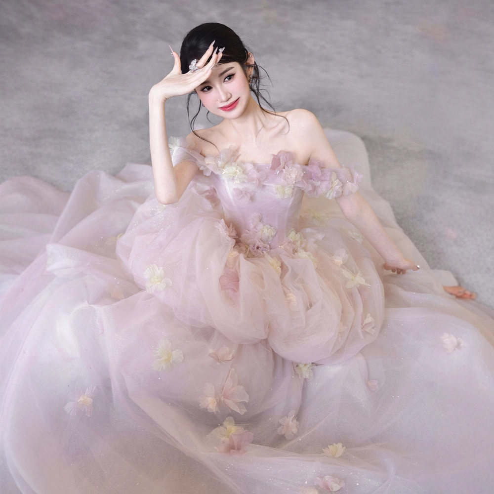法式轻婚纱礼服2026新款新娘一字肩简约轻便迎宾小个子出门纱晨袍图片