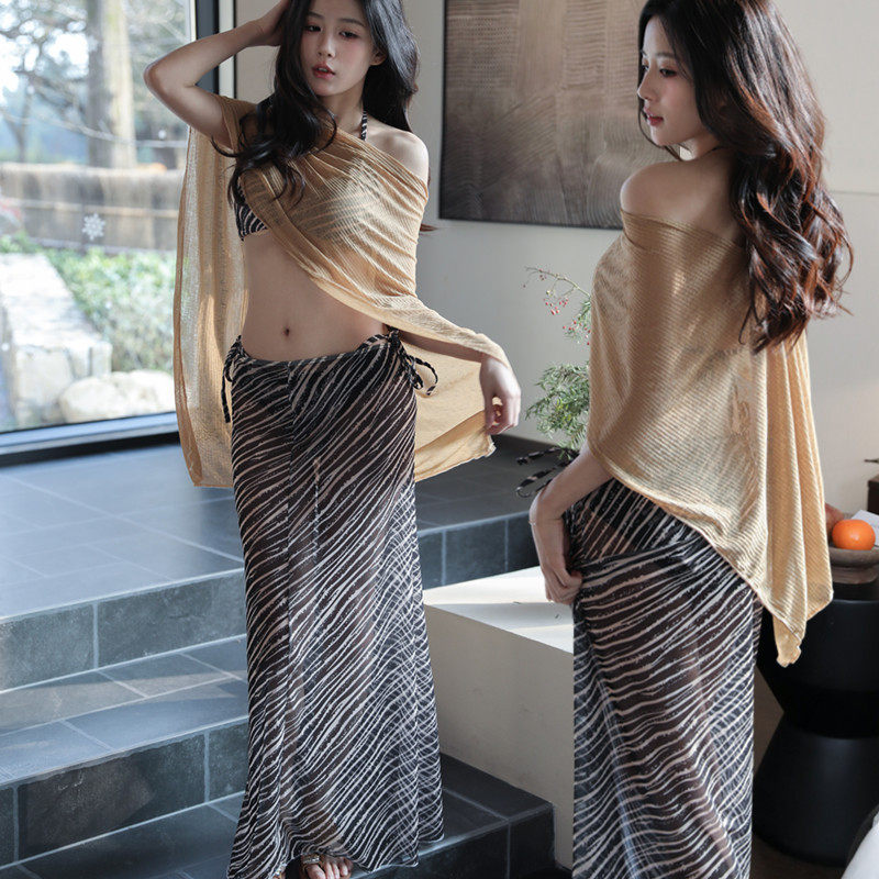 泰式bikini分体四件套网红游泳衣女性感豹纹斜肩气质温泉度假泳装